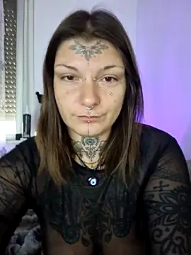 Snapshot of lizzardqueeen chatting on 11, 11, 2025 lizzardqueeen online show from 11, 11, 2025