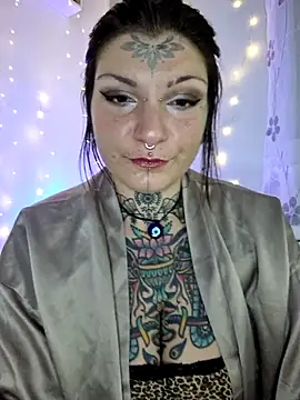 Snapshot of lizzardqueeen chatting on 29, 11, 2025 lizzardqueeen online show from 29, 11, 2025