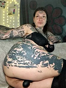 Snapshot of lizzardqueeen chatting on 10, 1, 2026 lizzardqueeen online show from 10, 1, 2026