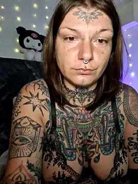 Snapshot of lizzardqueeen chatting on 2, 2, 2026 lizzardqueeen online show from 2, 2, 2026