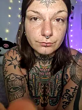 Snapshot of lizzardqueeen chatting on 3, 2, 2026 lizzardqueeen online show from 3, 2, 2026