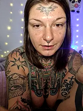 Snapshot of lizzardqueeen chatting on 6, 2, 2026 lizzardqueeen online show from 6, 2, 2026