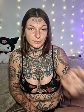 Snapshot of lizzardqueeen chatting on 7, 2, 2026 lizzardqueeen online show from 7, 2, 2026