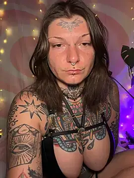 Snapshot of lizzardqueeen chatting on 13, 3, 2026 lizzardqueeen online show from 13, 3, 2026