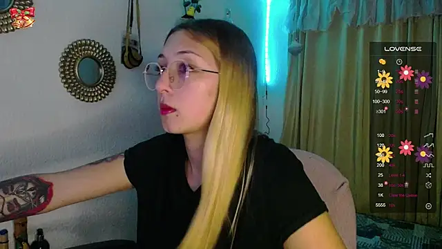 Snapshot of Soffy-brooks chatting on 4, 12, 2024 Soffy-brooks online show from 4, 12, 2024