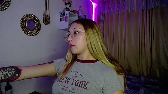 Snapshot of Soffy-brooks chatting on 10, 12, 2024 Soffy-brooks online show from 10, 12, 2024