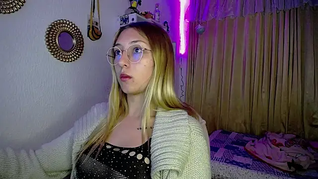 Snapshot of Soffy-brooks chatting on 11, 12, 2024 Soffy-brooks online show from 11, 12, 2024