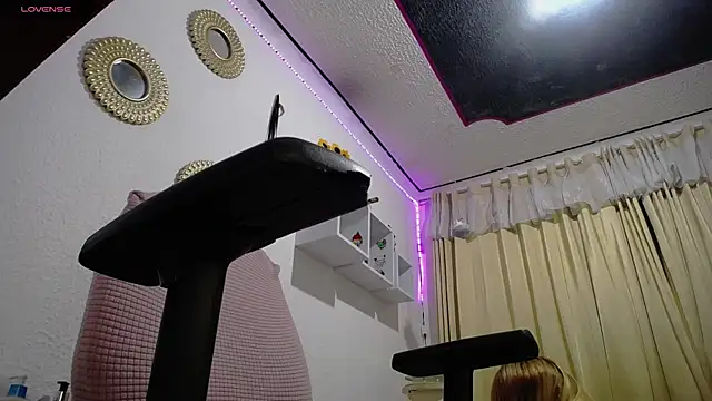 Snapshot of Soffy-brooks chatting on 18, 12, 2024 Soffy-brooks online show from 18, 12, 2024