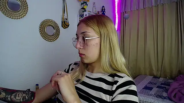 Snapshot of Soffy-brooks chatting on 28, 12, 2024 Soffy-brooks online show from 28, 12, 2024