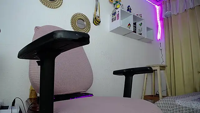 Snapshot of Soffy-brooks chatting on 4, 1, 2025 Soffy-brooks online show from 4, 1, 2025