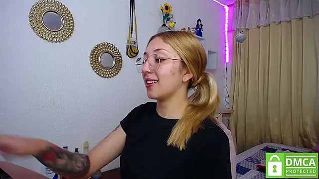 Snapshot of Soffy-brooks chatting on 21, 2, 2025 Soffy-brooks online show from 21, 2, 2025