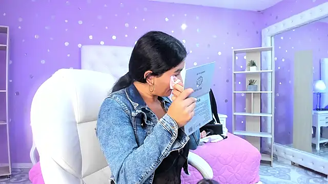 scarlette 15  online show from 3, 10, 2025