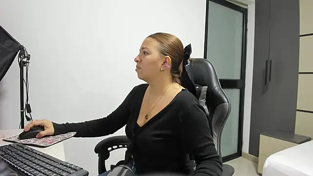 alma fenix online show from 25, 9, 2025