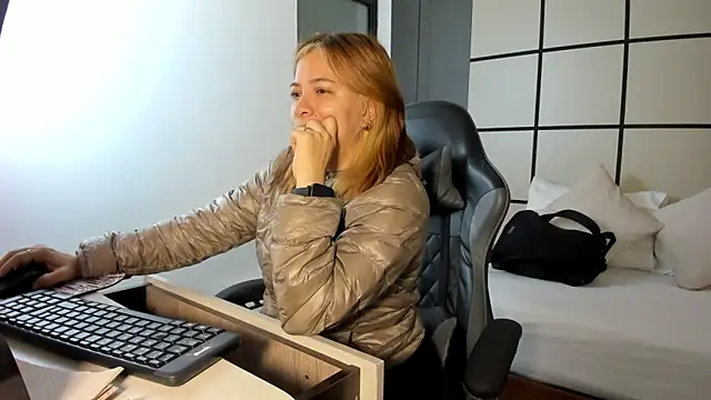 alma fenix online show from 3, 2, 2026