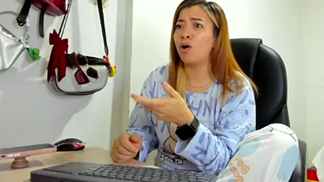 alma fenix online show from 26, 4, 2026