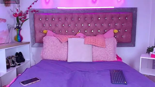 Snapshot of EmmaWilder chatting on 14, 9, 2025 EmmaWilder online show from 14, 9, 2025