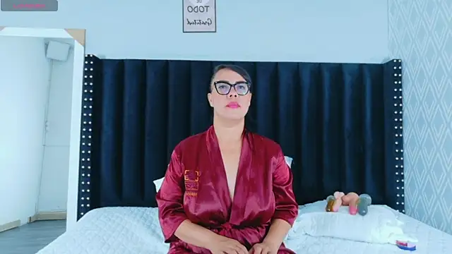 hotlatinateacher online show from 19, 4, 2026