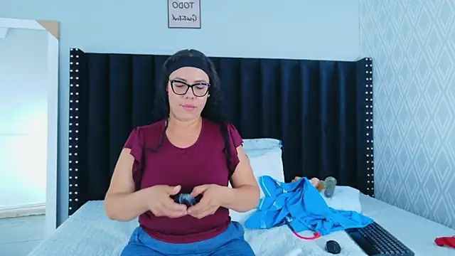 hotlatinateacher online show from 20, 4, 2026