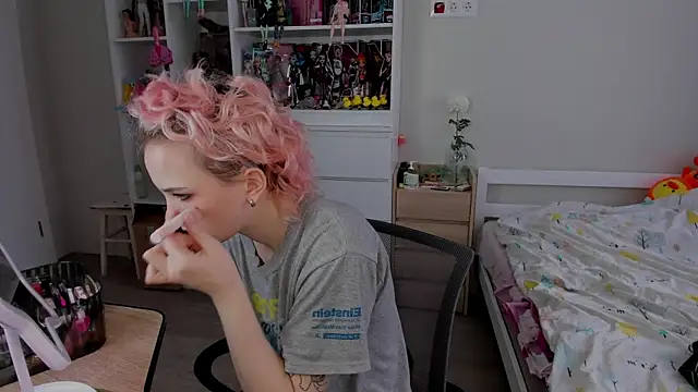 School Love online show from 21, 11, 2025