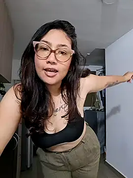 Mia Ruiz online show from 28, 1, 2025