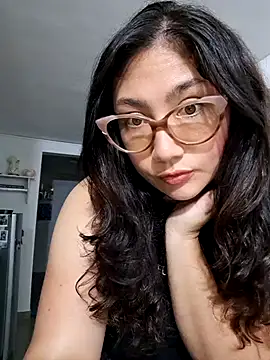 Mia Ruiz online show from 1, 2, 2025