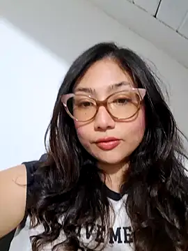 Mia Ruiz online show from 2, 2, 2025