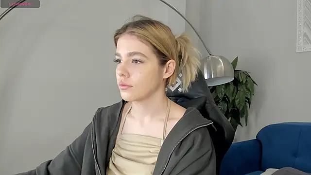 Snapshot of Anna_Robinson chatting on 6, 1, 2025 Anna Robinson online show from 6, 1, 2025