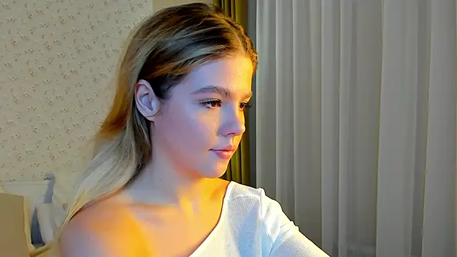 Snapshot of Anna_Robinson chatting on 17, 1, 2025 Anna Robinson online show from 17, 1, 2025