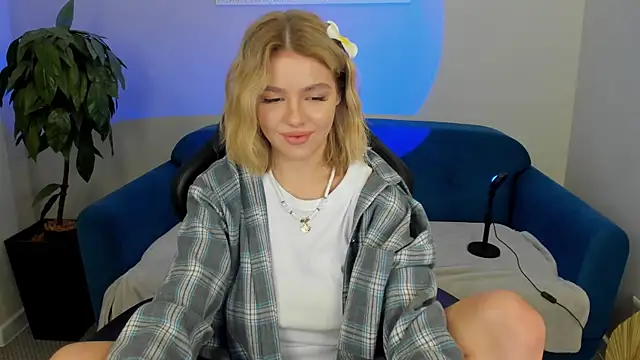 Snapshot of Anna_Robinson chatting on 13, 3, 2025 Anna Robinson online show from 13, 3, 2025