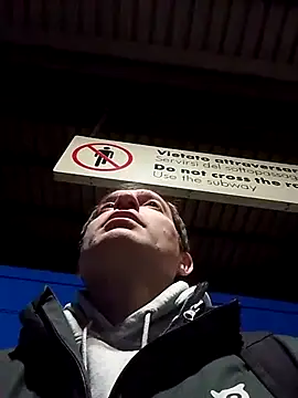 Snapshot of openlegsforyou chatting on 26, 11, 2025 openlegsforyou online show from 26, 11, 2025