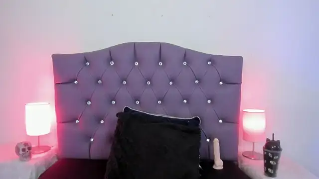 Nyx nayla online show from 4, 2, 2025