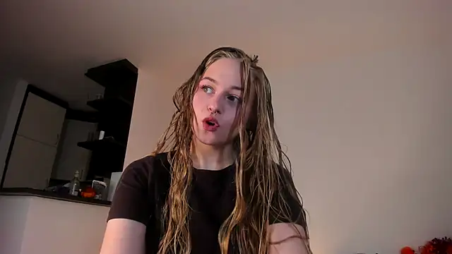 Snapshot of MiaMews chatting on 19, 10, 2025 MiaMews online show from 19, 10, 2025