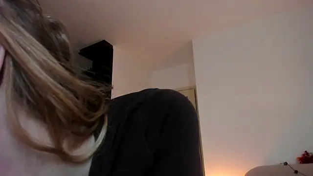 Snapshot of MiaMews chatting on 21, 10, 2025 MiaMews online show from 21, 10, 2025