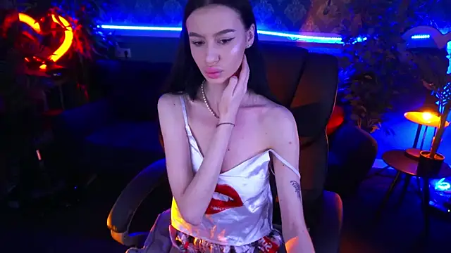 Snow WhiteeeX online show from 4, 2, 2025