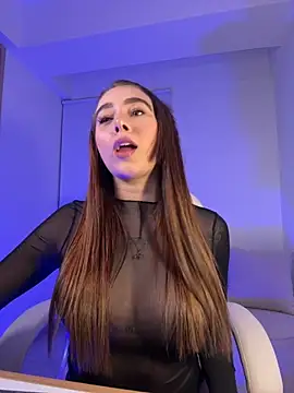 Lanataylor- online show from 10, 9, 2025