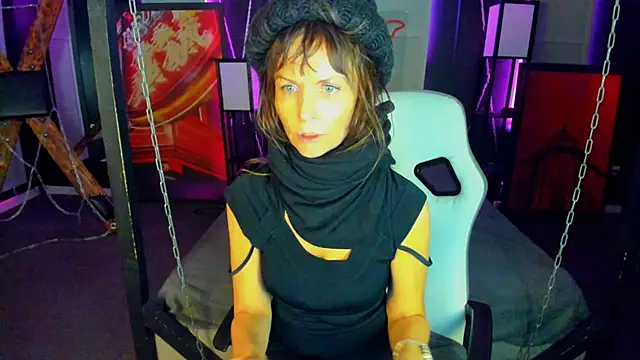 Snapshot of Elizabe_th chatting on 19, 1, 2025 Elizabe th online show from 19, 1, 2025