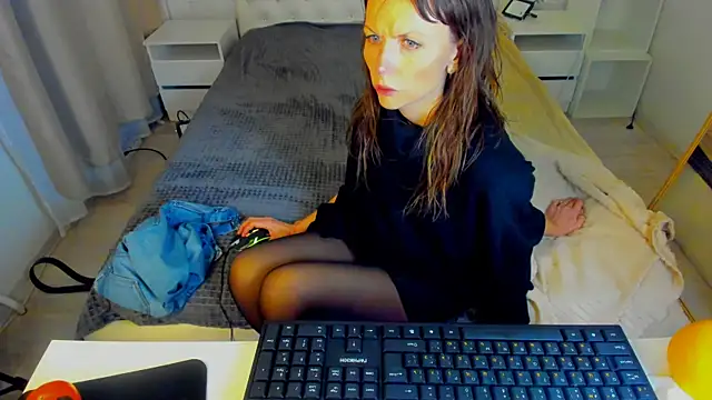 Snapshot of Elizabe_th chatting on 22, 1, 2025 Elizabe th online show from 22, 1, 2025