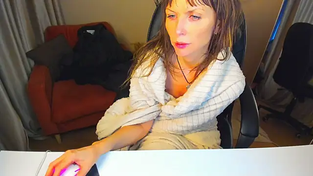 Snapshot of Elizabe_th chatting on 22, 1, 2025 Elizabe th online show from 22, 1, 2025