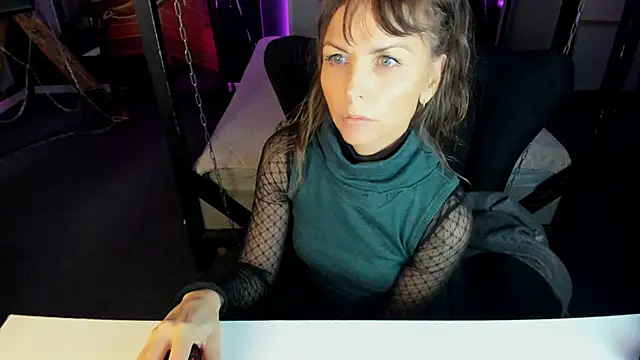 Snapshot of Elizabe_th chatting on 9, 2, 2025 Elizabe th online show from 9, 2, 2025