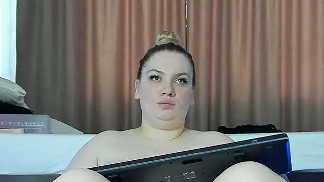 MelanieBrownn online show from 25, 7, 2026