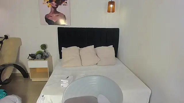 Scarlett  bell online show from 20, 10, 2025