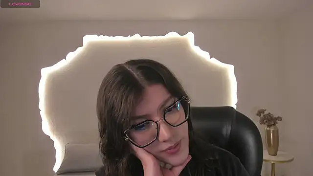 Snapshot of AmberFarrell chatting on 8, 6, 2026 AmberFarrell online show from 8, 6, 2026