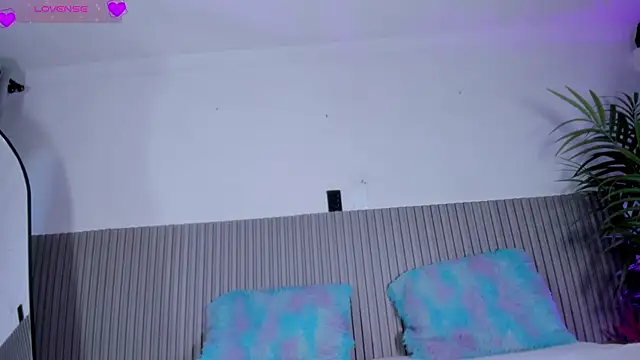 valentina lux online show from 7, 4, 2026