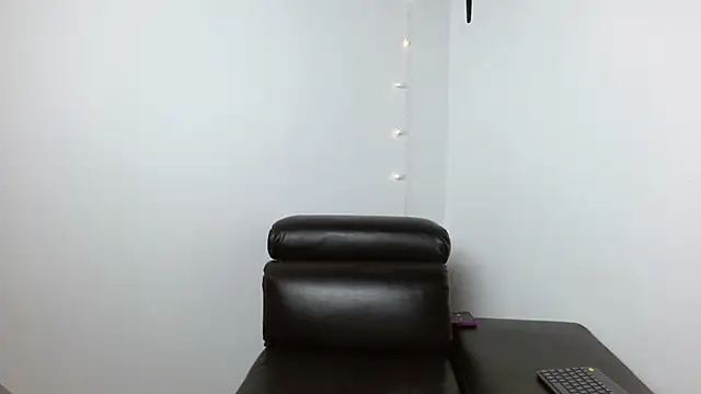 Snapshot of JhoanitaCats chatting on 9, 12, 2024 JhoanitaCats online show from 9, 12, 2024