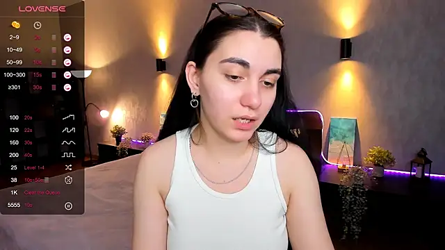 hannacheekss  online show from 28, 1, 2025