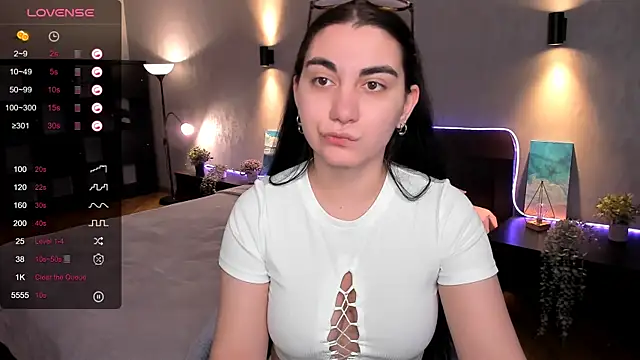 hannacheekss  online show from 5, 2, 2025