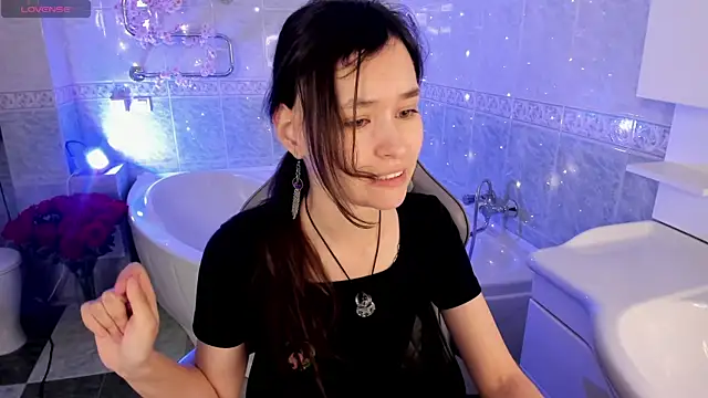 Emily Strikeee online show from 9, 10, 2025