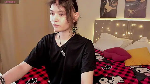 Snapshot of Emily_Strikeee chatting on 6, 5, 2026 Emily Strikeee online show from 6, 5, 2026