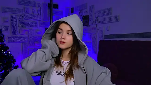 EvaThopson online show from 9, 1, 2025