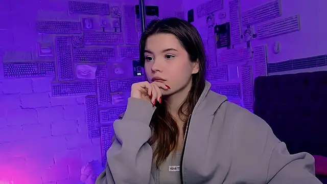 EvaThopson online show from 6, 2, 2025